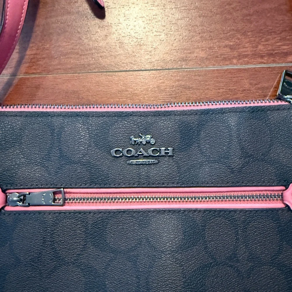 Coach Crossbody Bag - Picture 3 of 3